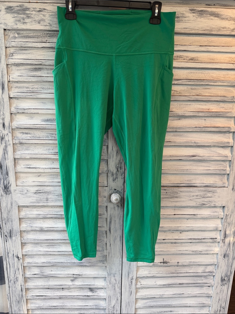 lululemon athletica Kelly Green Capri Leggings Size 12- Barely Worn
